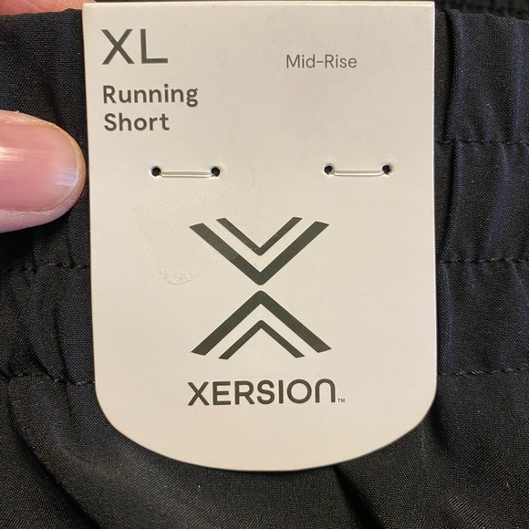 Women’s XL Mid-Rise Xersion black & white running shorts, NWT - Picture 4 of 13